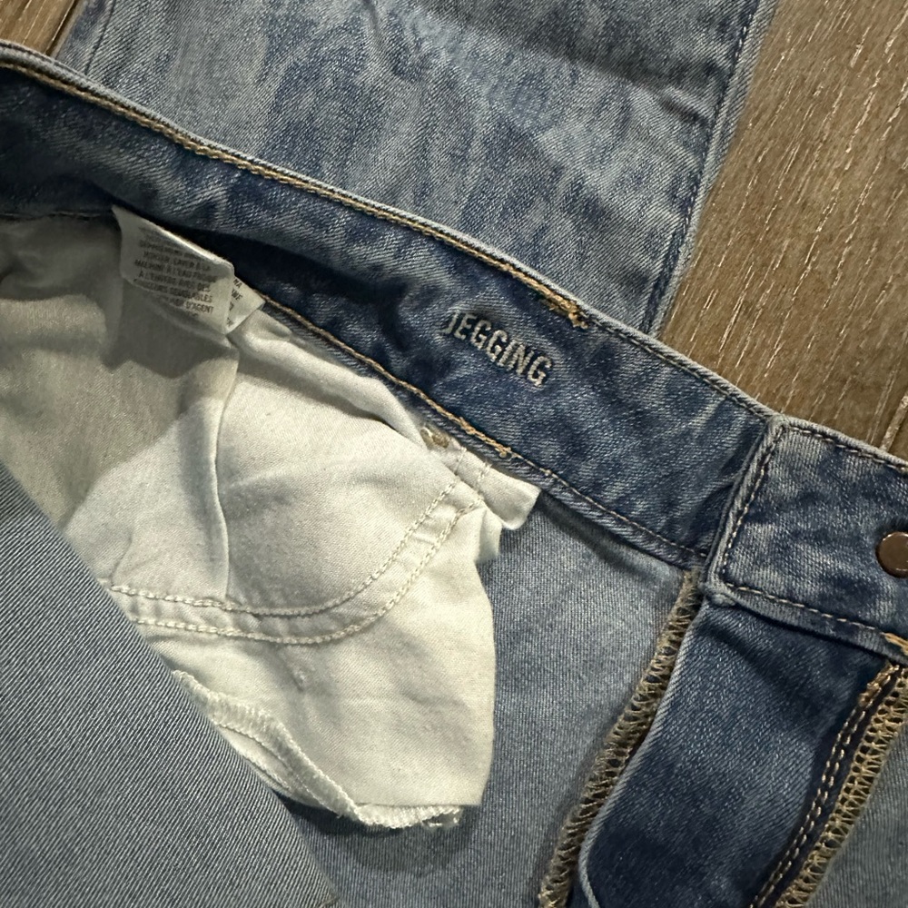 American Eagle Jeans - Picture 7 of 13